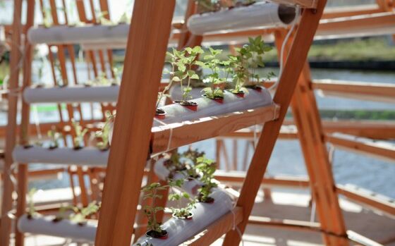 4-jellyfish-barge-floating-agricultural-greenhouse-by-studiomobile-560×373