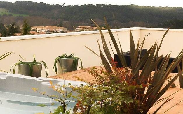 Création et aménagement d'une terrasse avec spa - Aix en Provence