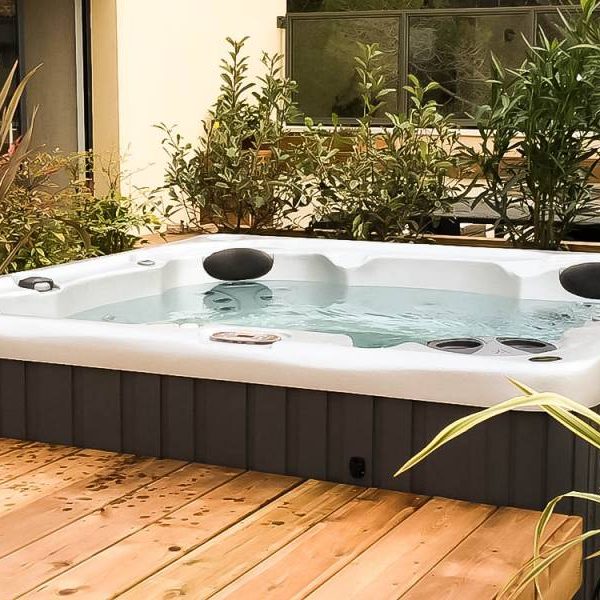 Aménagement d'une terrasse avec spa - Aix en Provence