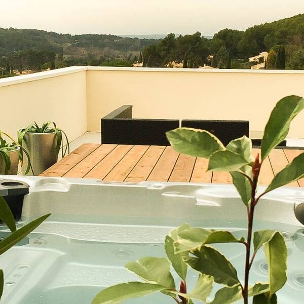 Aménagement d'une terrasse avec spa - Aix en Provence