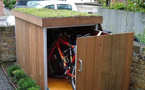 un-cube-bois-pour-ranger-velos