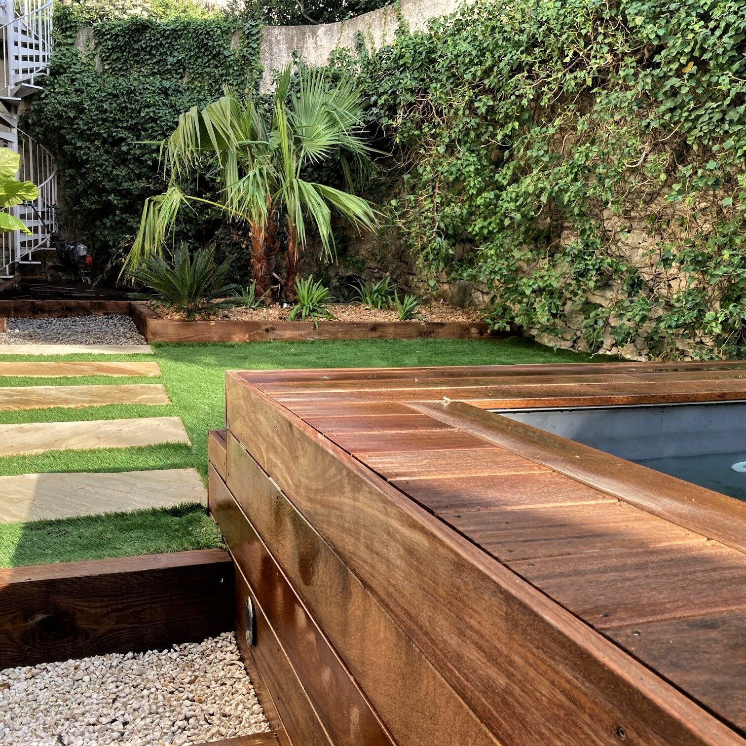 Création d'un jardin de ville caché à Marseille Roucas Blanc