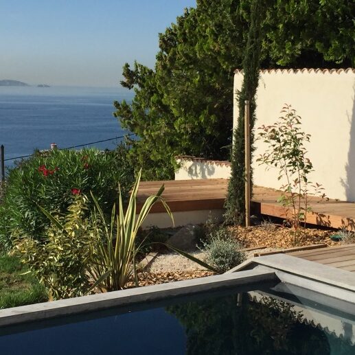 Le jardin sur la mer de la maison blanche - Côte Bleue