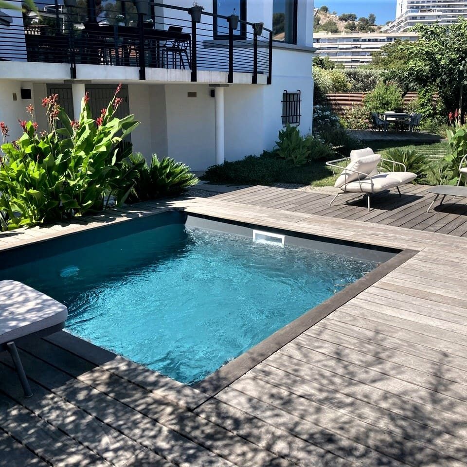 Aménagement d'une piscine et jardin d'une maison