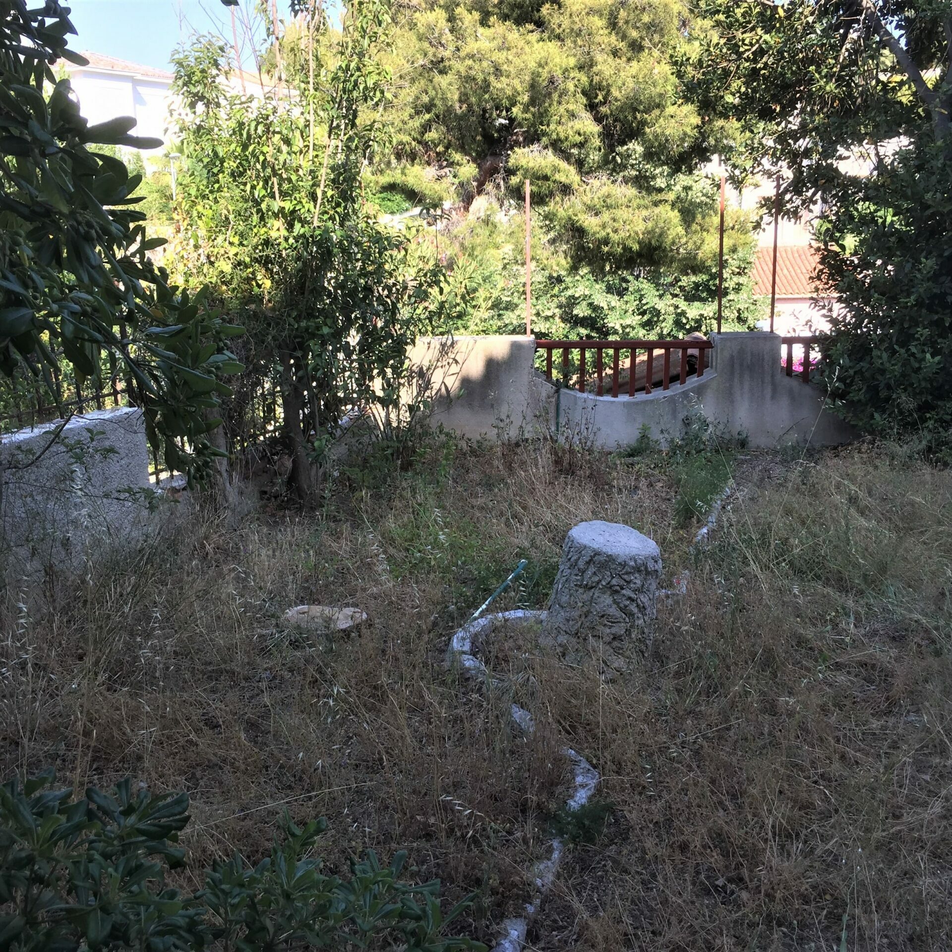 Avant la création d'un jardin d'une maison bourgeoise