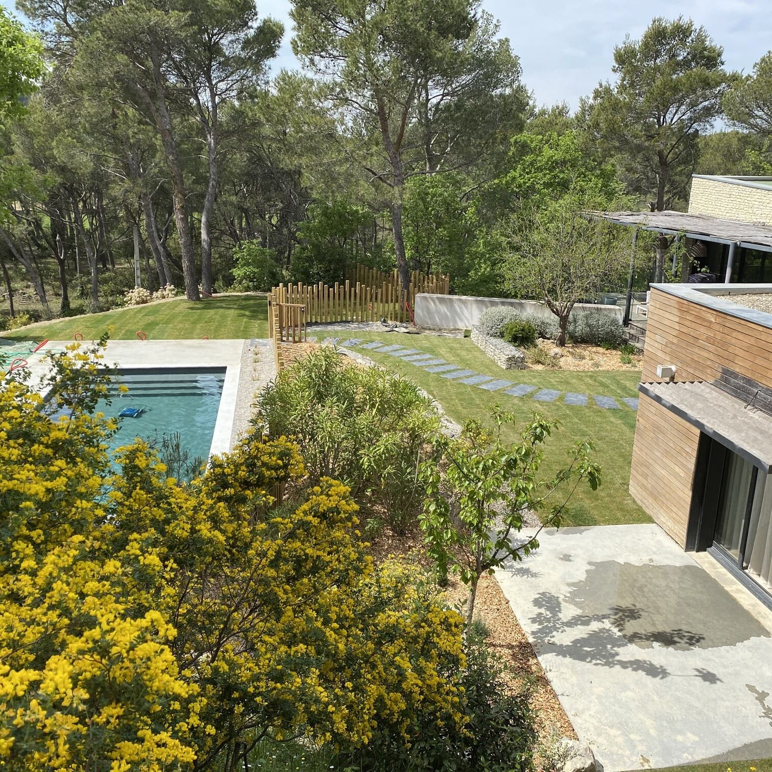 Jardin méditerranéen contemporain dans le Luberon - Bao Garden