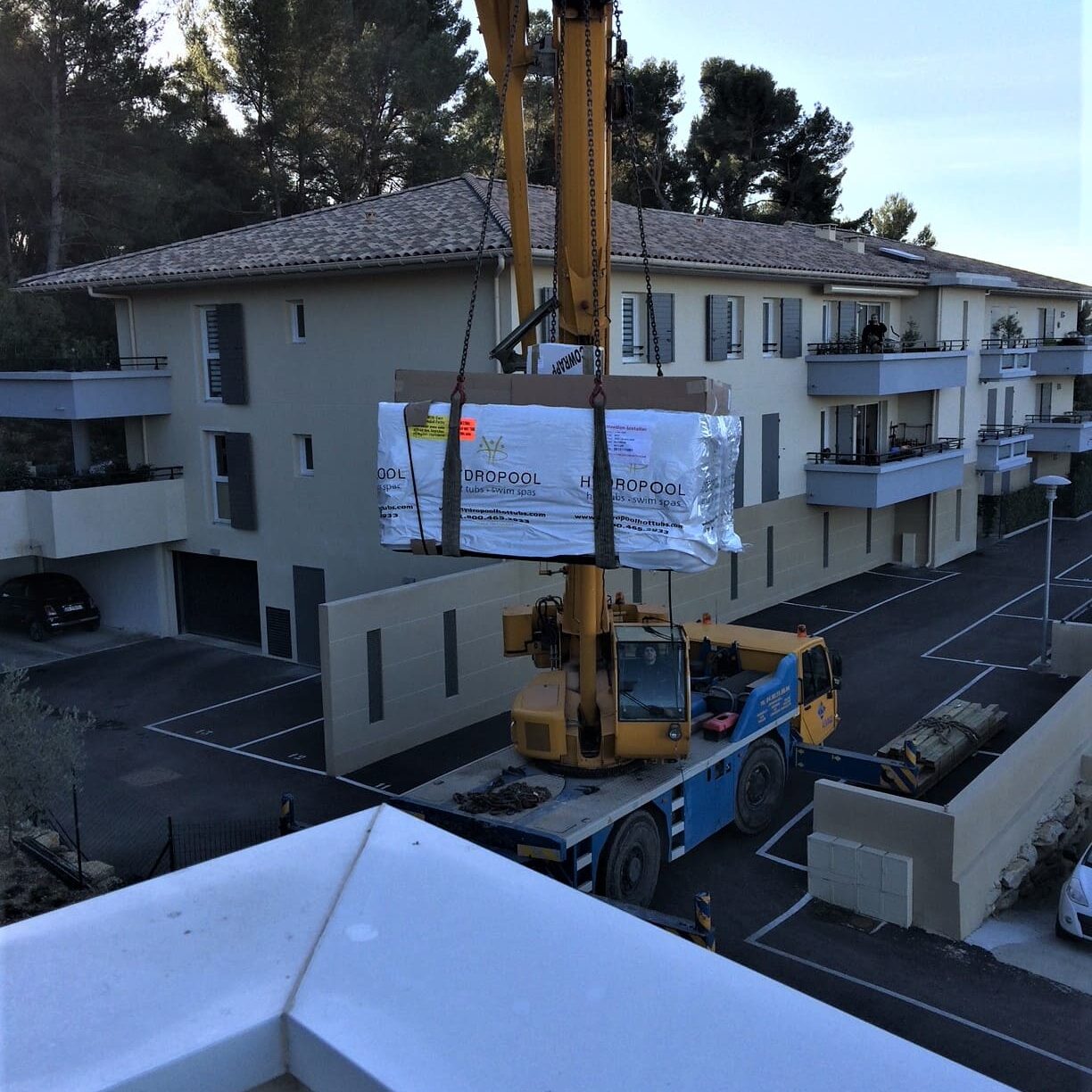 Aménagement terrasse avec SPA d’un appartement à Saint Cannat