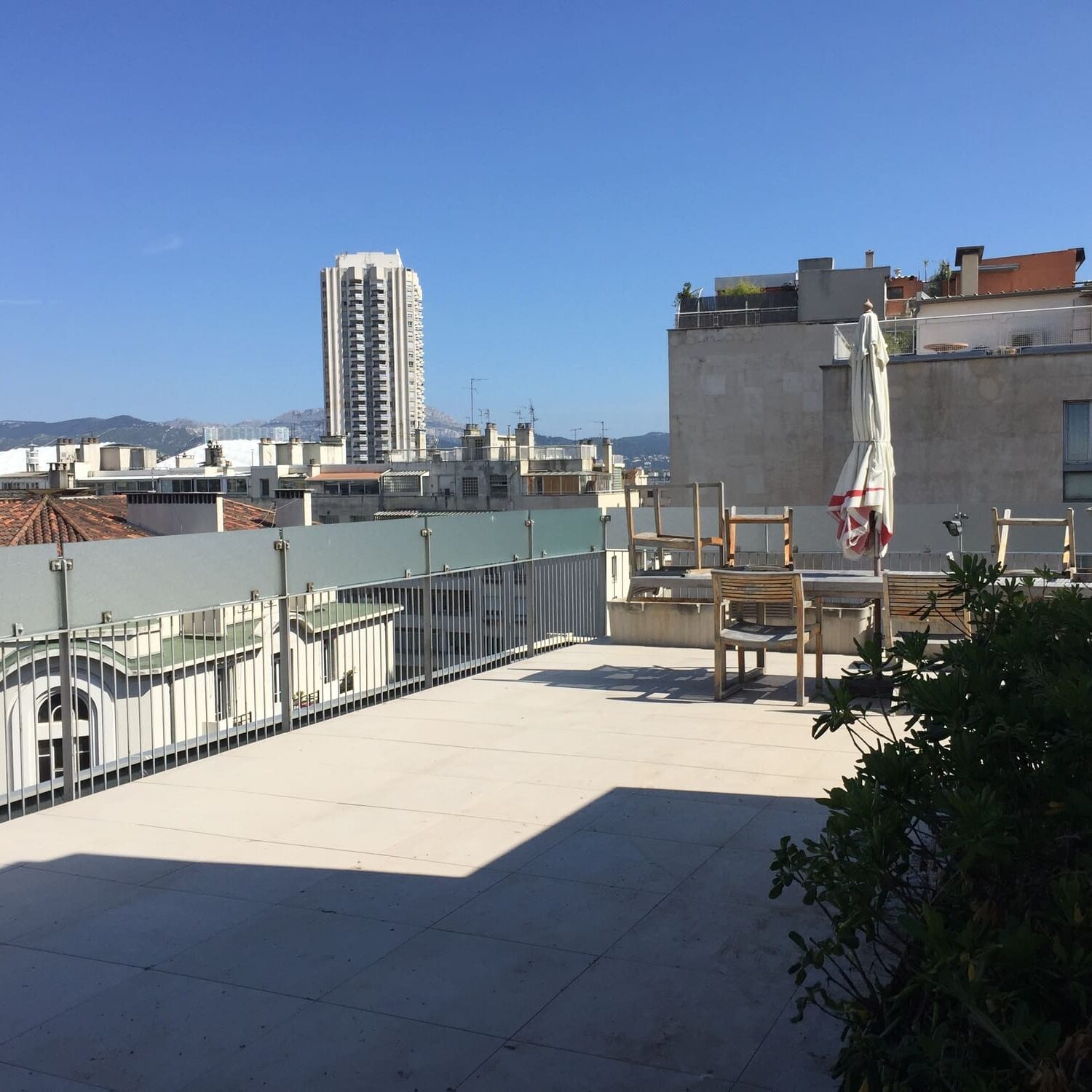 Conception de terrasse en ville d’un appartement à Marseille (Prado)