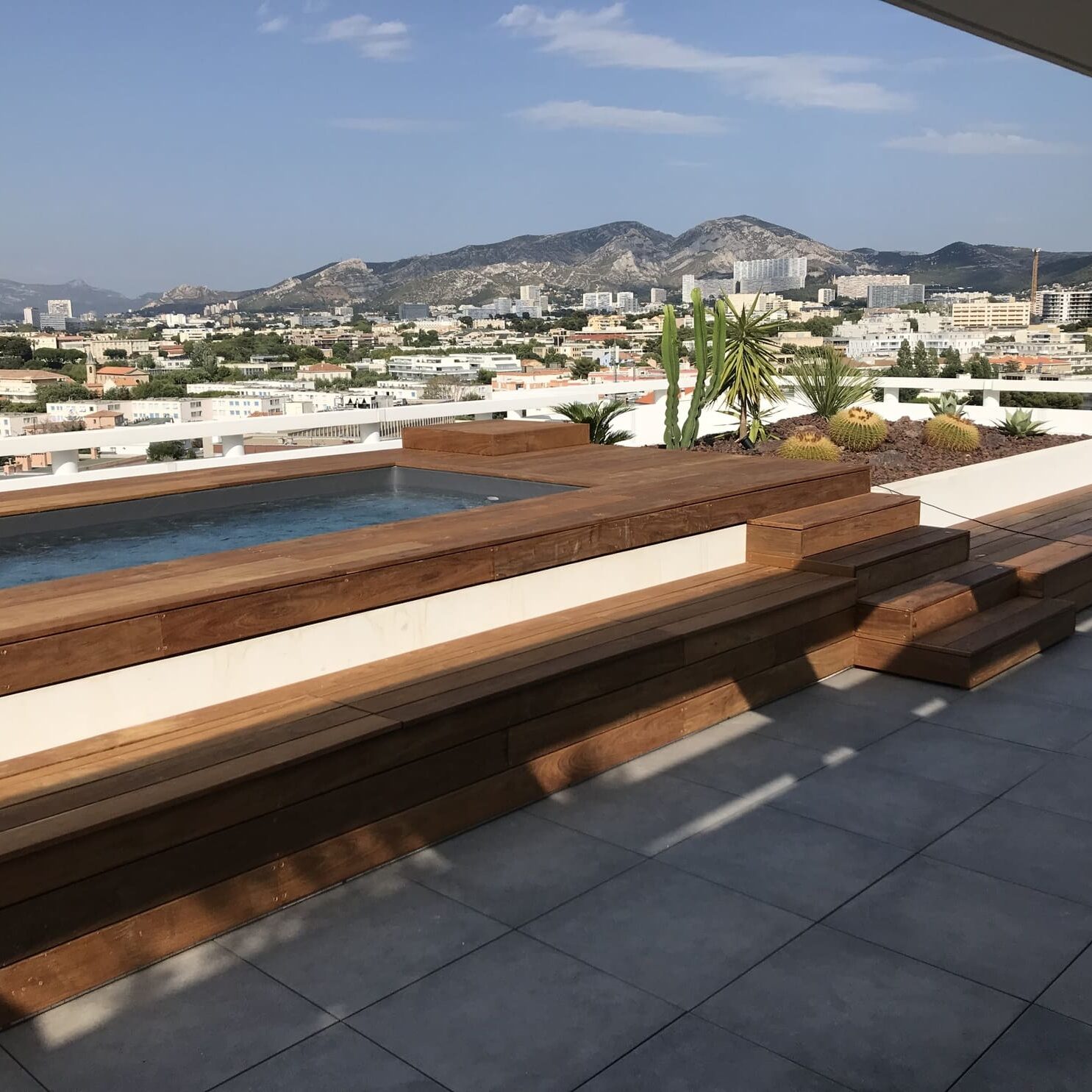 Création d'une terrasse en plein ciel à Marseille 8ème en Provence