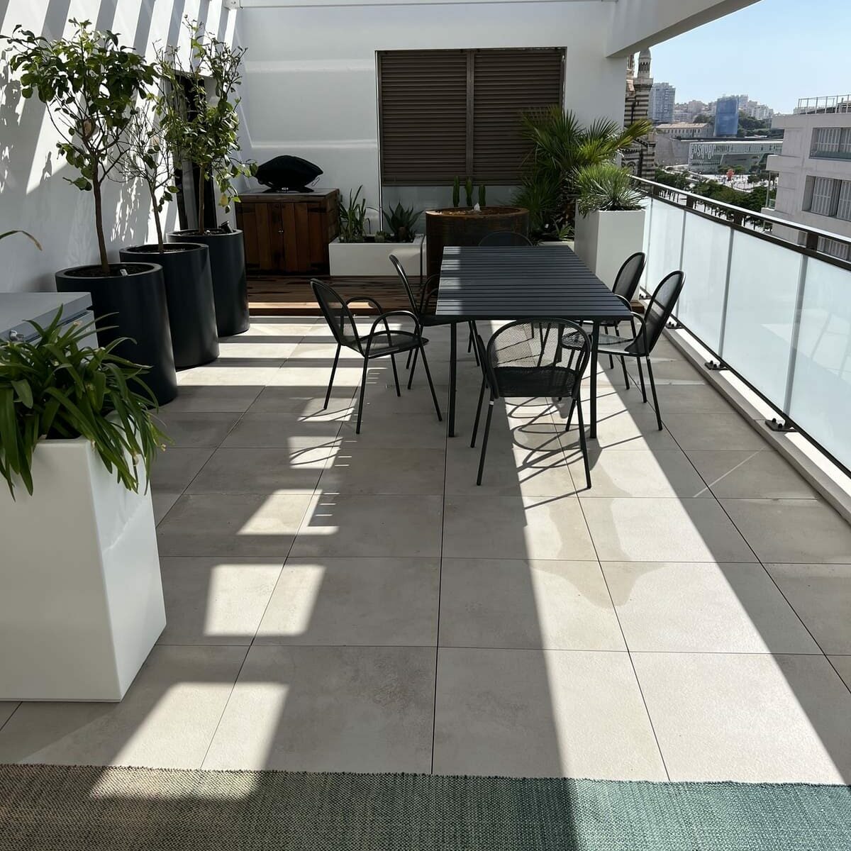 Création terrasse d’un penthouse à Marseille par Bao Garden