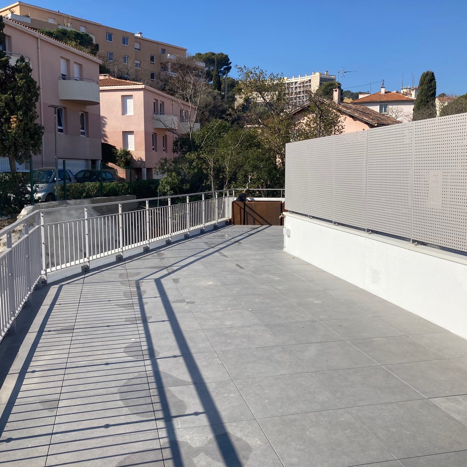 Design extérieur terrasse panoramique au cœur de Marseille