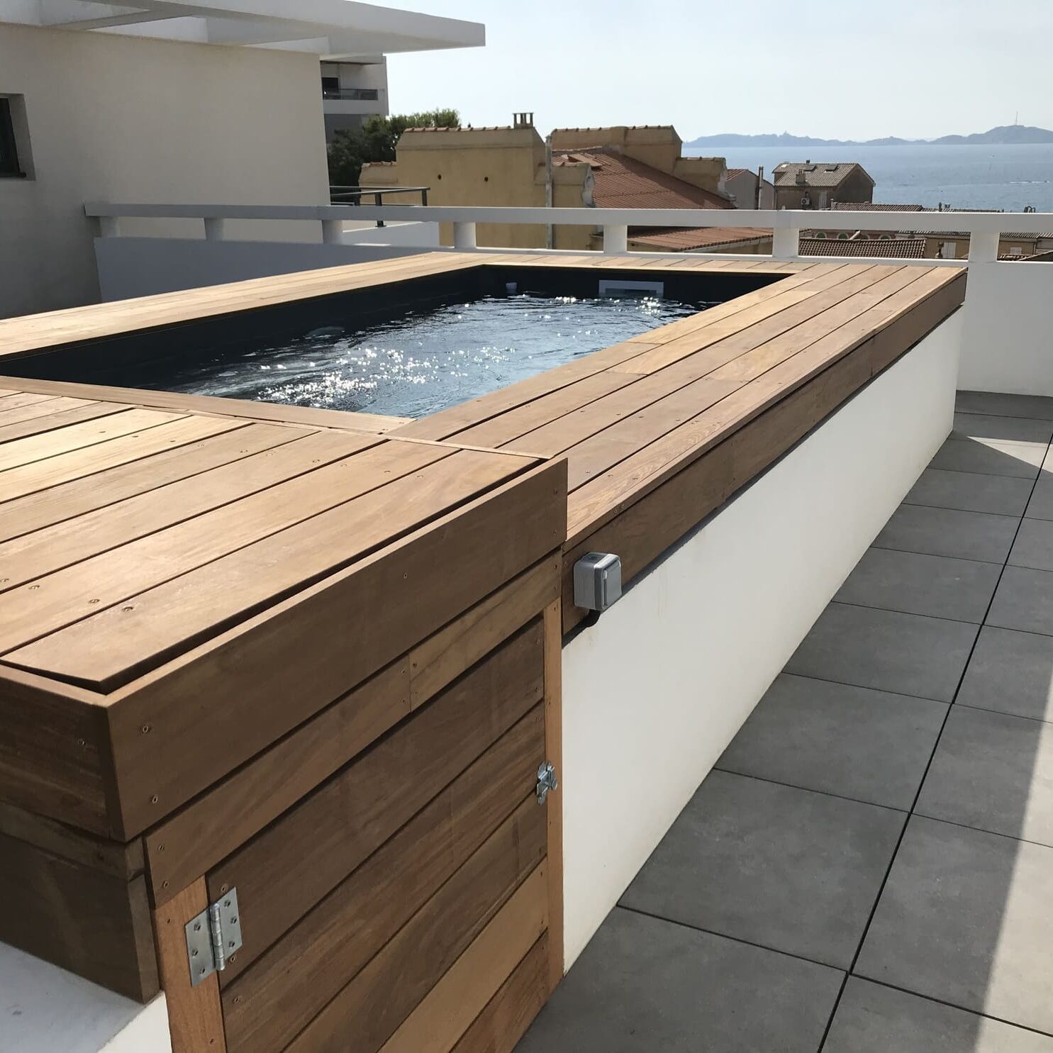 Mini piscine avec terrasse vue plein ciel à Marseille en Provence