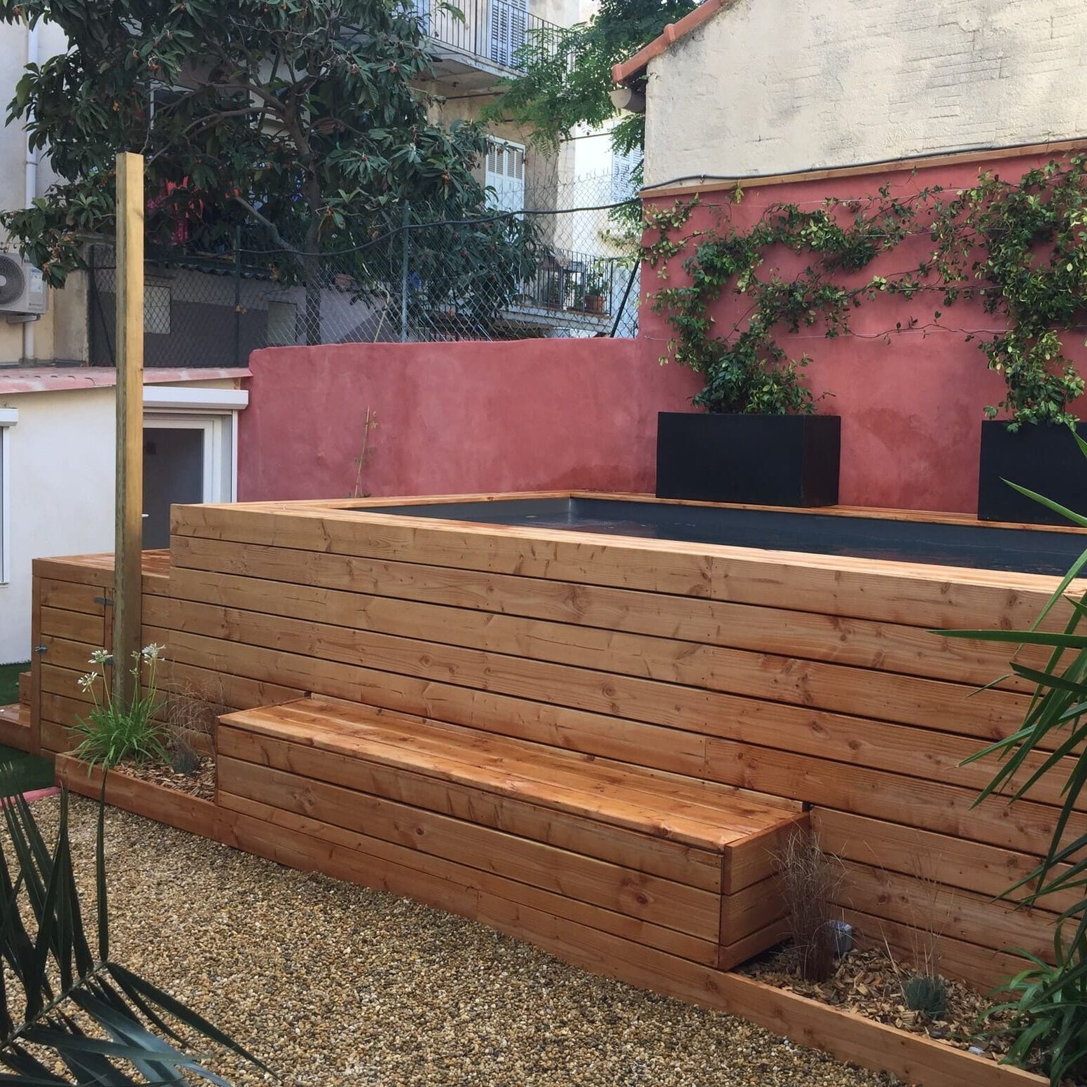 Mini piscine d'un jardin de ville