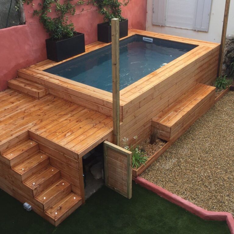 Mini-piscine d'un jardin de ville rue Paradis à Marseille