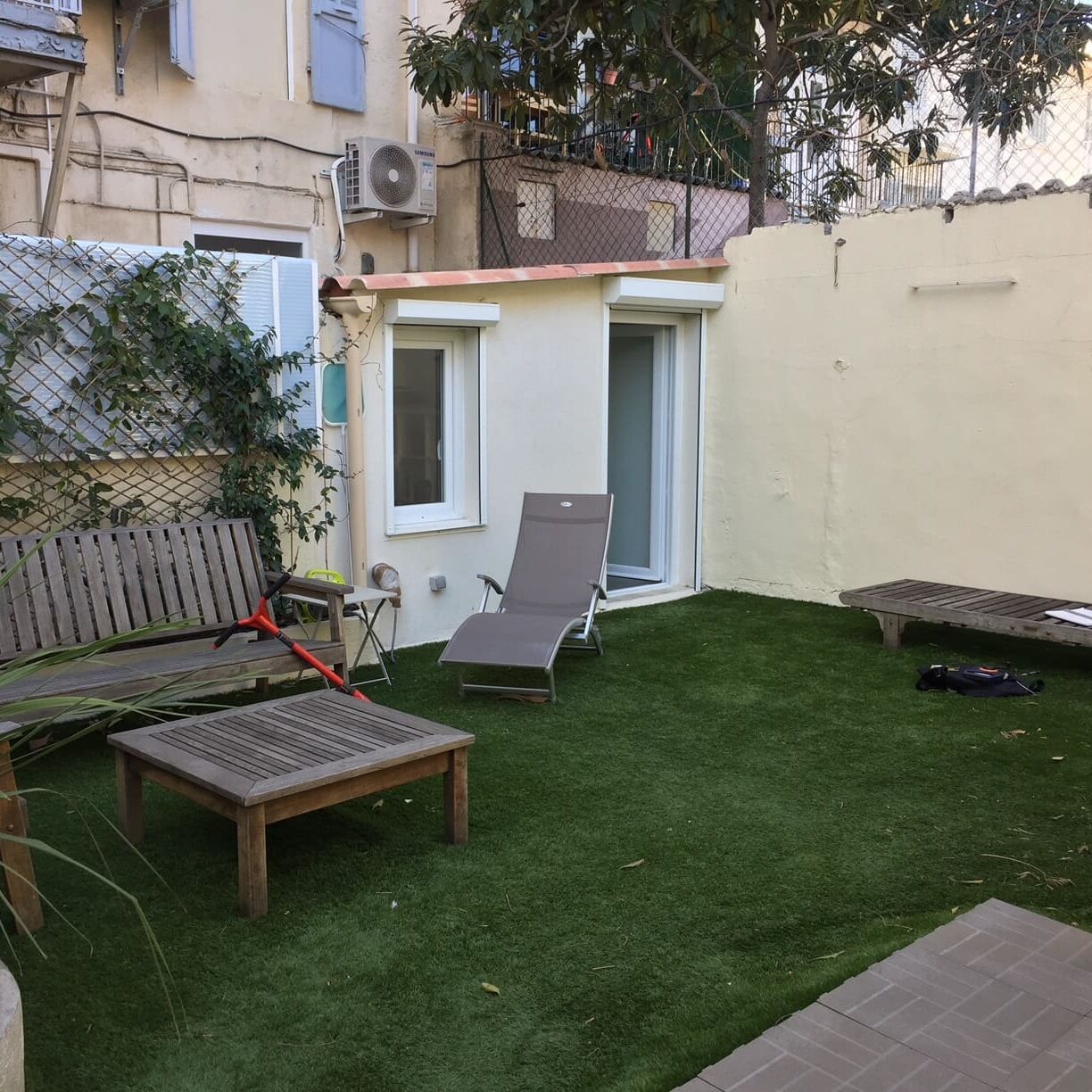 Mini piscine d'un jardin de ville rue Paradis à Marseille