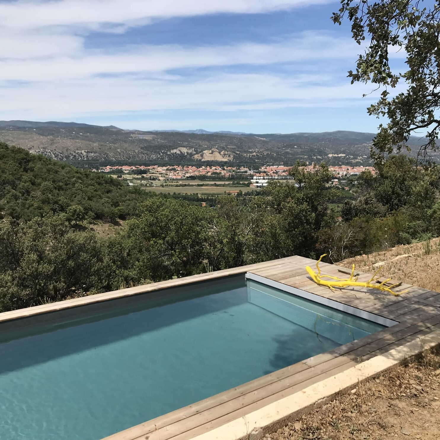 Couloir de nage au pied du massif du Canigou