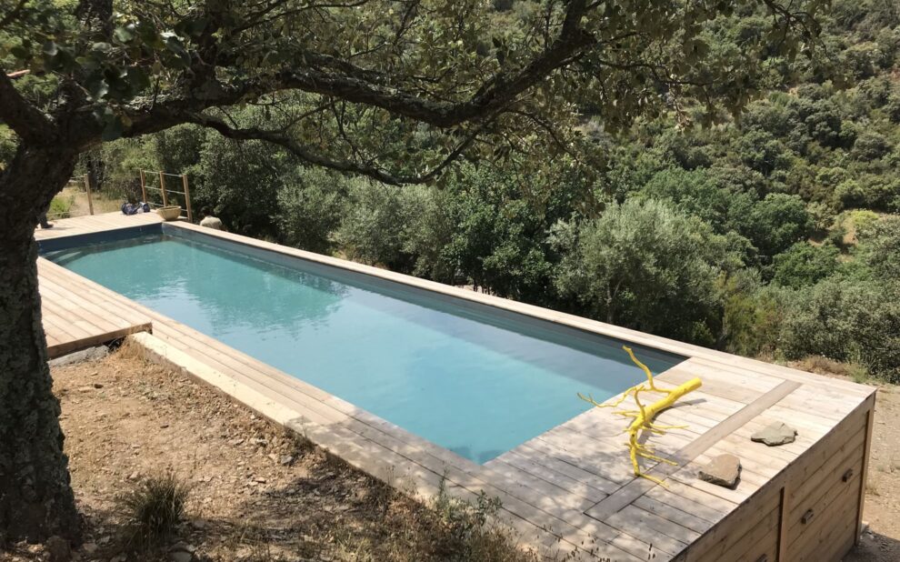 Piscine couloir de nage au pied du massif du Canigou