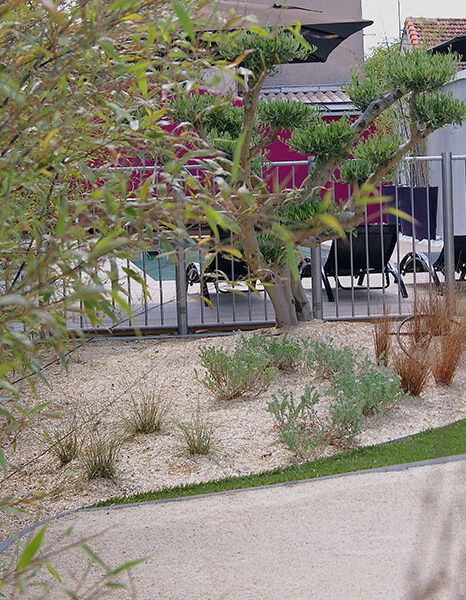 Création jardin paysager design au Thor en Provence