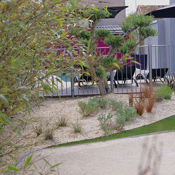 Création jardin paysager design au Thor en Provence