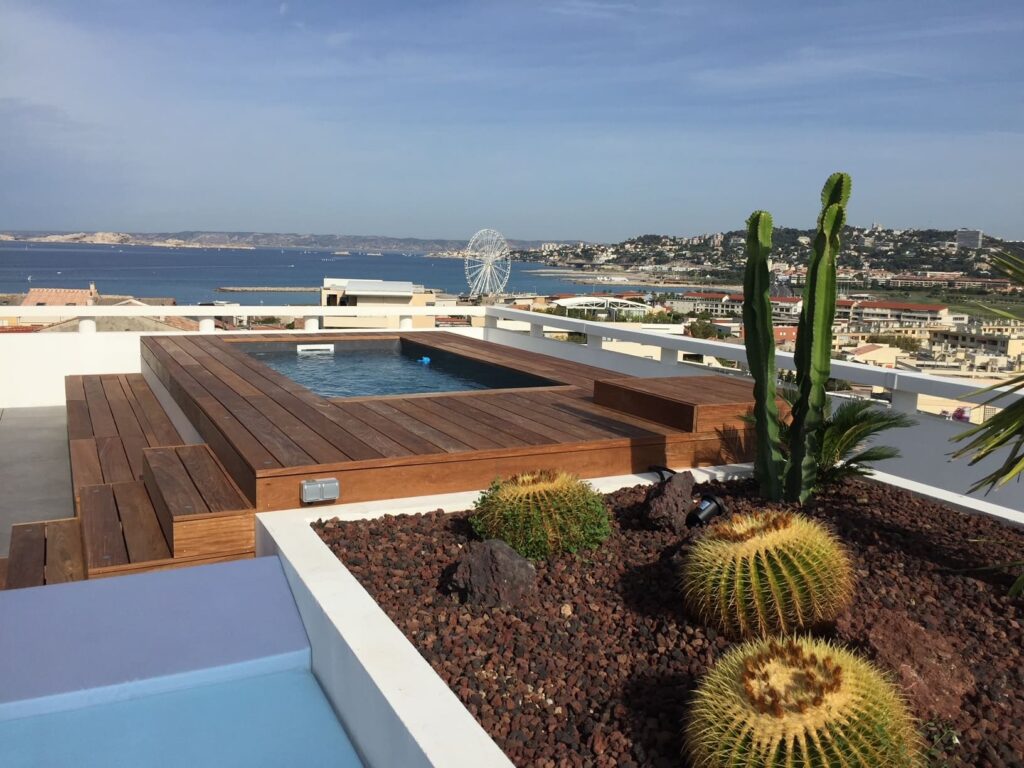 La mini-piscine sur terrasse en plein ciel dans le 8ᵉ — Piscines — Marseille, Bao Garden